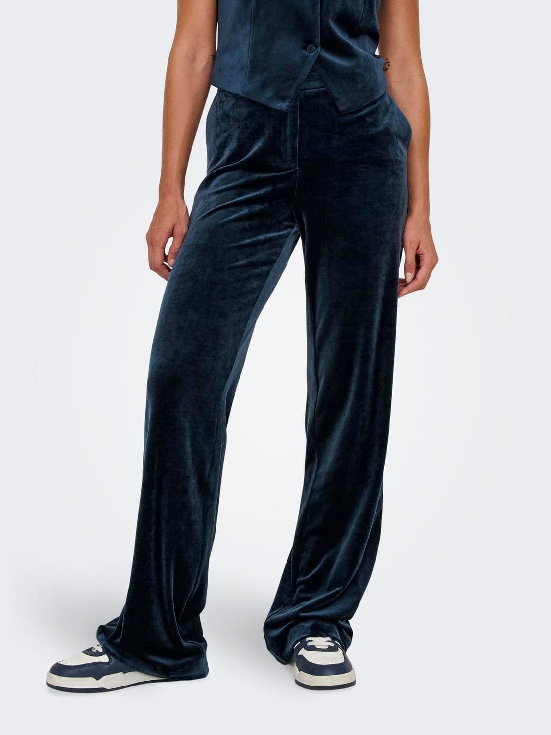 Onlkayle-Elsy Straight Velvet Pant Tlr - ONLY