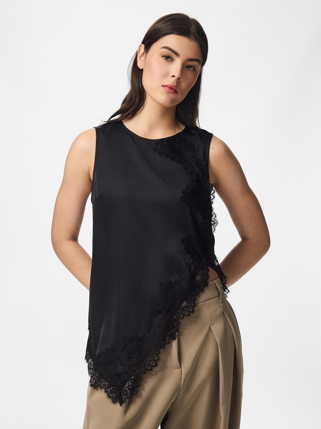 Pcolli Sl Asymetric Lace Top Wvn D2d - Pieces